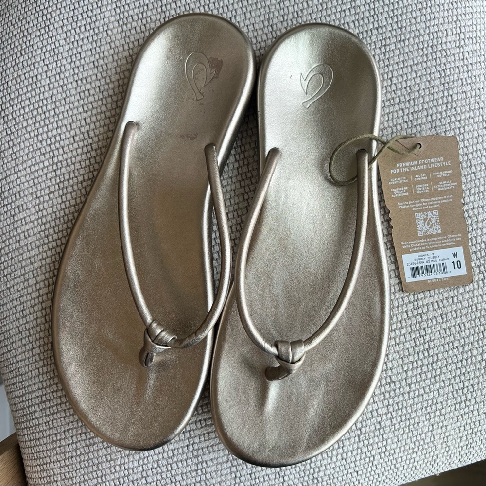 NWT OluKai Huawai Flip Flops Sandals in Gold